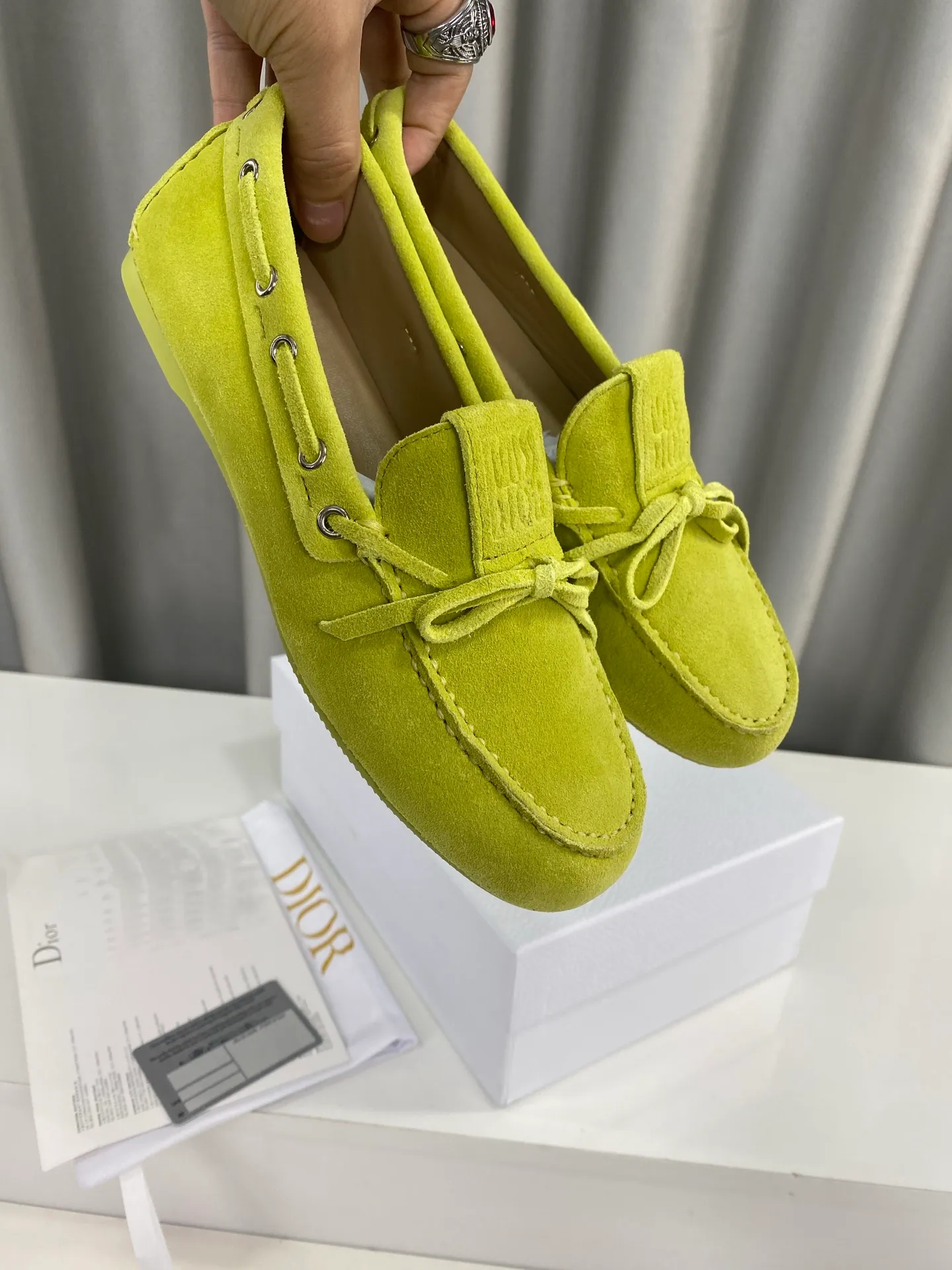 👟👟Ex-factory price 480👟👟 "Exclusive top version" DIOR Dior~25vs spring and summer popular casual flat loafer series... A shoe that does not clash with shirts, simple partition design, a spring must-have, can be worn with any pants or skirt, very comfortable and good-looking on the feet... ❶Fabric: original customized cow suede ❷Inner lining: original customized sheepskin ❸Foot pads: sheepskin ❹Outsole: Original molded wear-resistant rubber ❺Number of codes: 35-39 (40 customizations are not returnable) ❻Packaging: Original full set of packaging ☀Color: 5 colors available simultaneously on the official website
